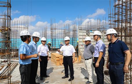 覃振華到融創(chuàng)江南林語項目調研